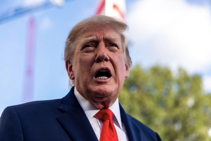 Trump considera "una vergüenza" que Ucrania retome ataques contra refinerías rusas